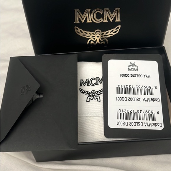 MCM SLG Gold cardholder - Picture 7 of 10